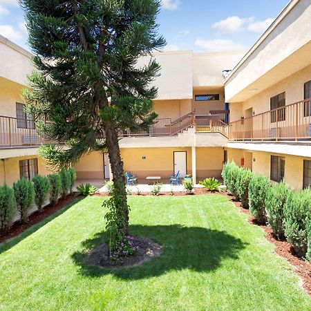 Days Inn & Suites By Wyndham Artesia Exterior foto