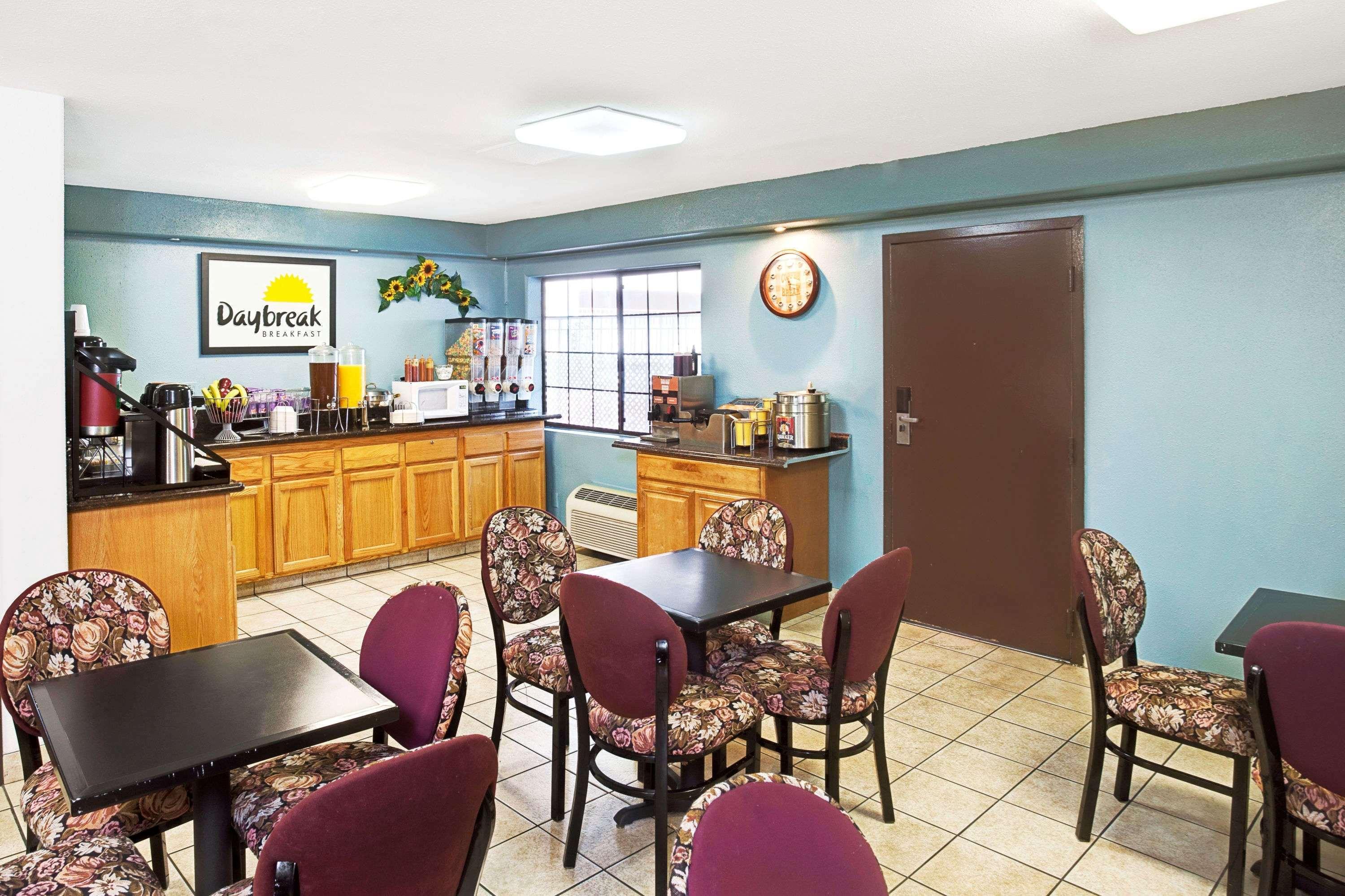 Days Inn & Suites By Wyndham Artesia Exterior foto
