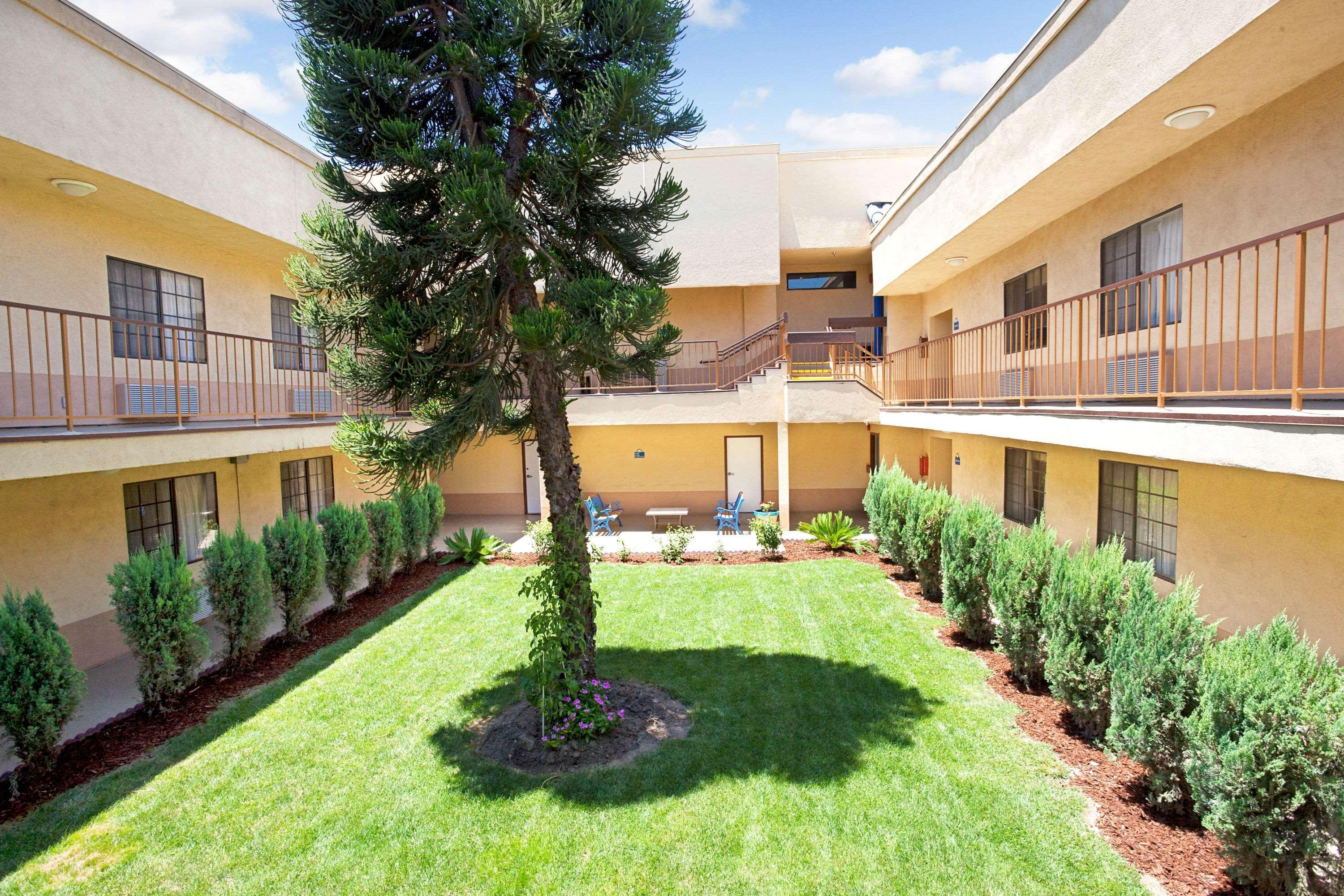 Days Inn & Suites By Wyndham Artesia Exterior foto