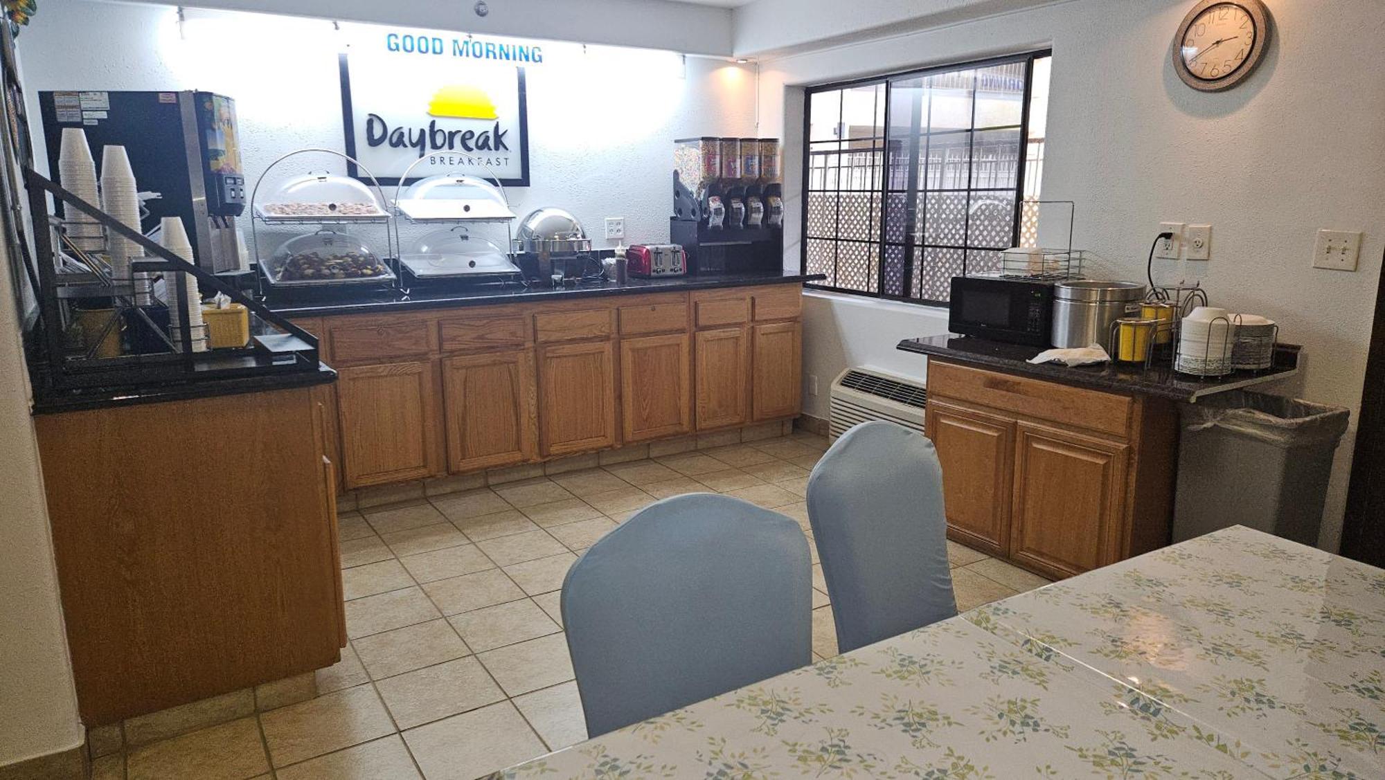 Days Inn & Suites By Wyndham Artesia Exterior foto