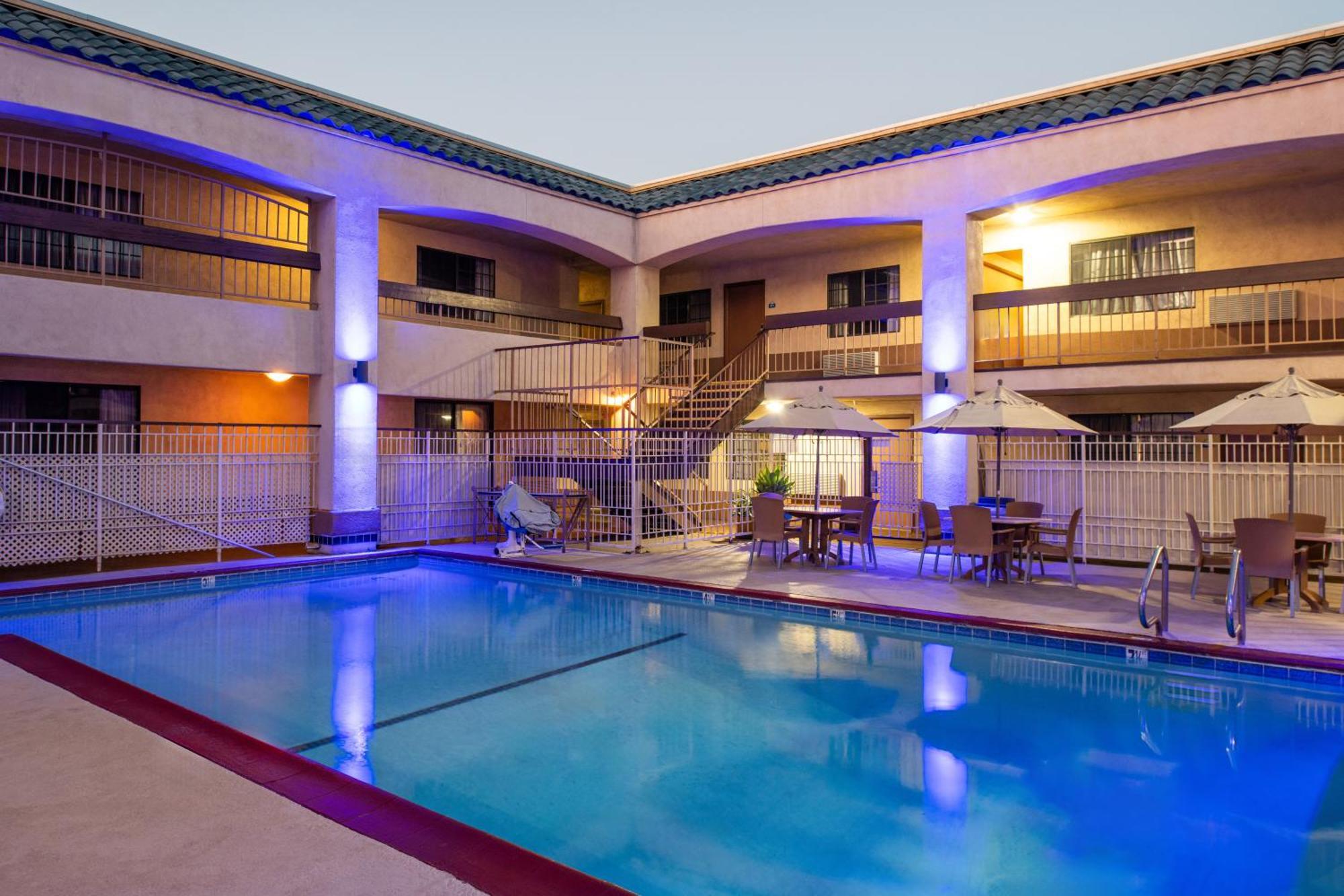Days Inn & Suites By Wyndham Artesia Exterior foto