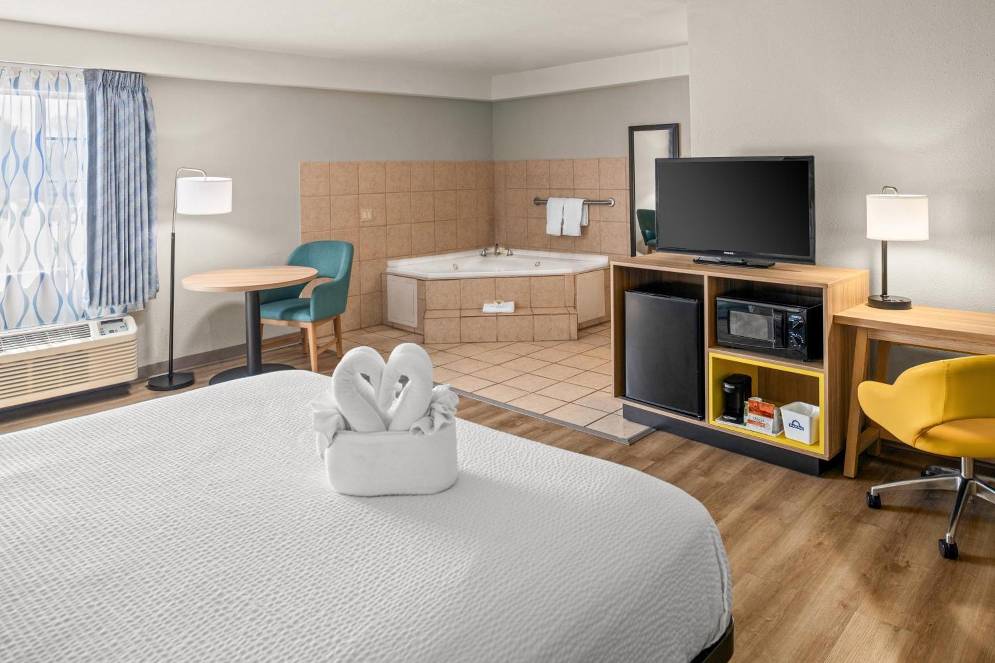 Days Inn & Suites By Wyndham Artesia Exterior foto