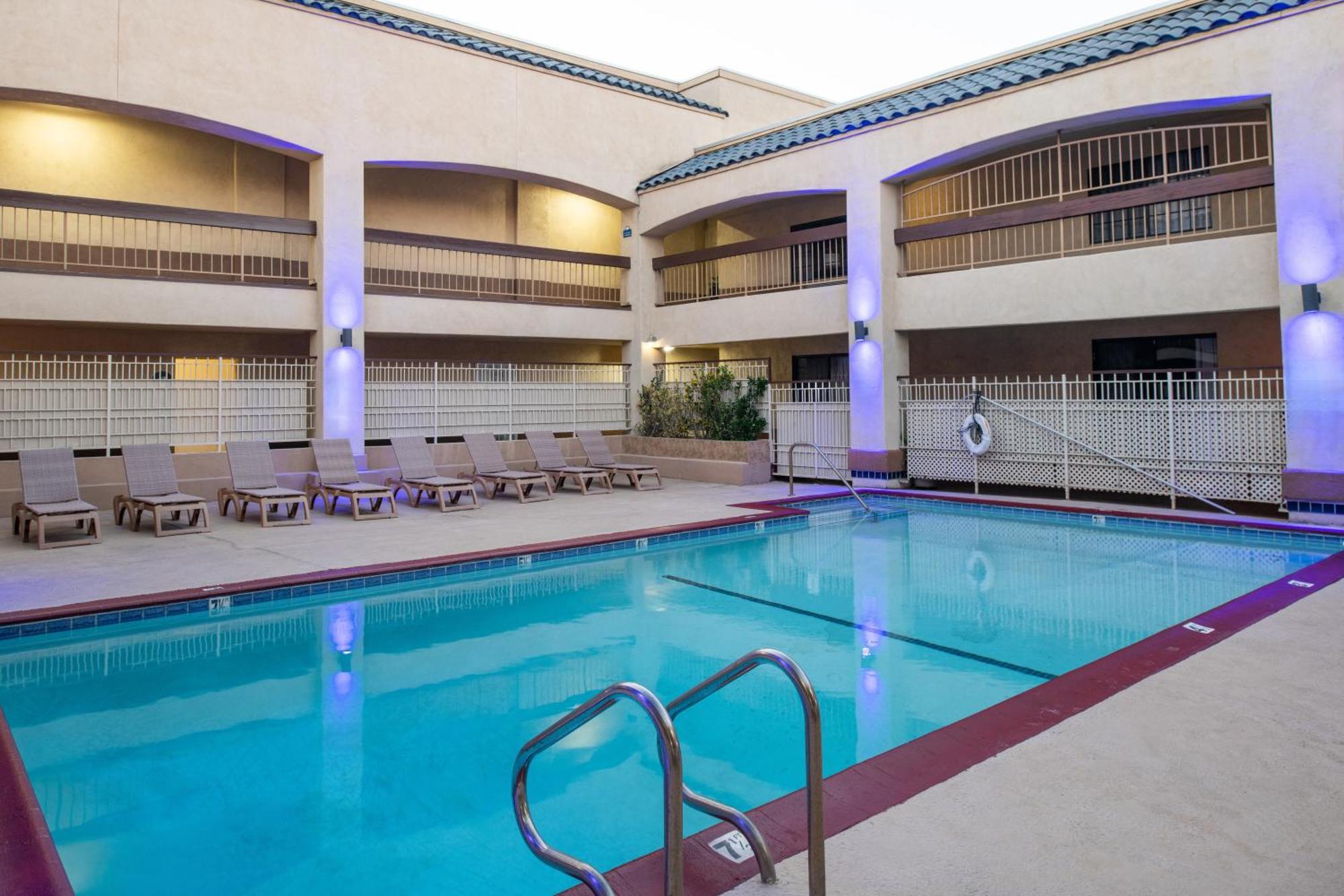 Days Inn & Suites By Wyndham Artesia Exterior foto