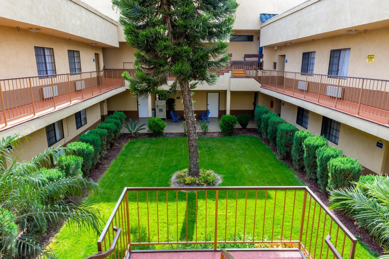 Days Inn & Suites By Wyndham Artesia Exterior foto